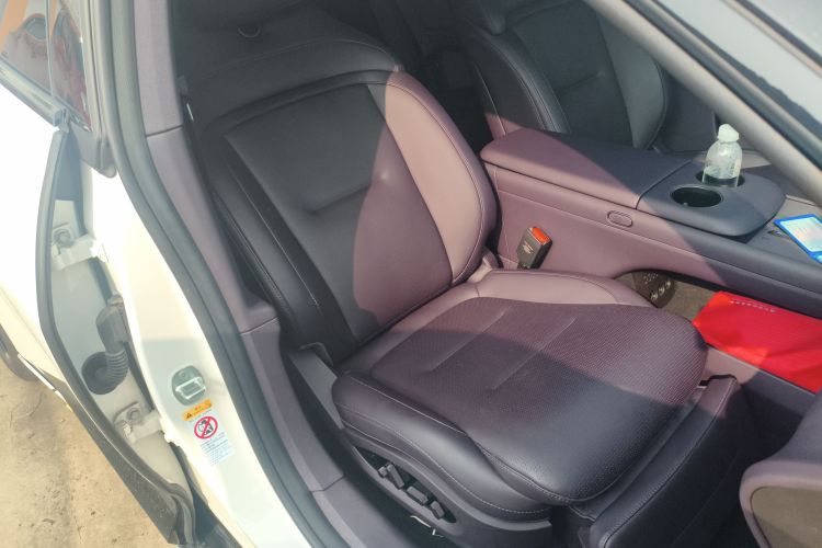 Avatr 06 2025 car image #24