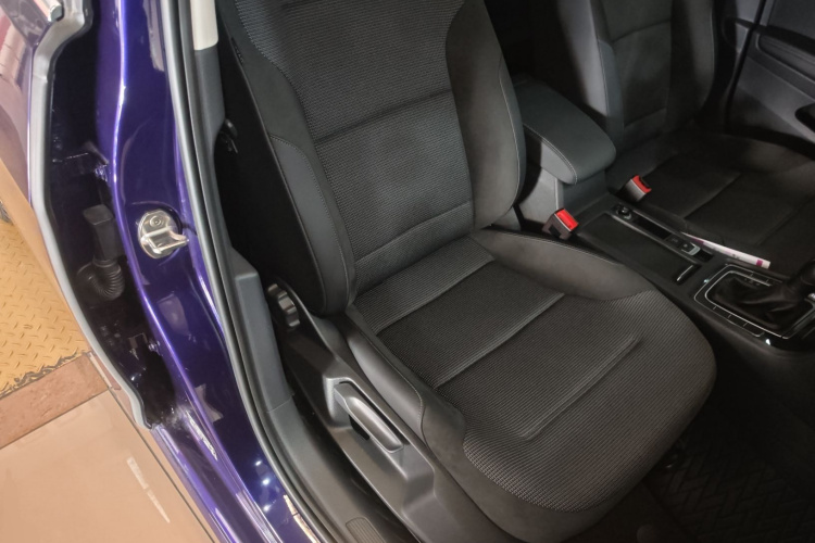 Volkswagen Golf 2020 car image #24