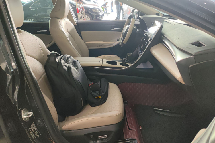 Toyota Avalon 2020 car image #24