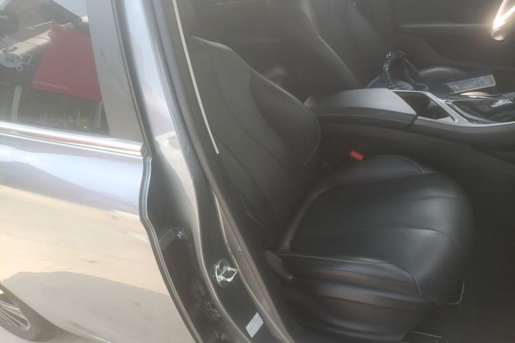 Roewe i5 2021 #24 Roewe i5 2021 car image #24