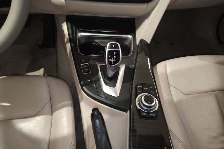 BMW 3 Series GT 2015 immagine di auto #24