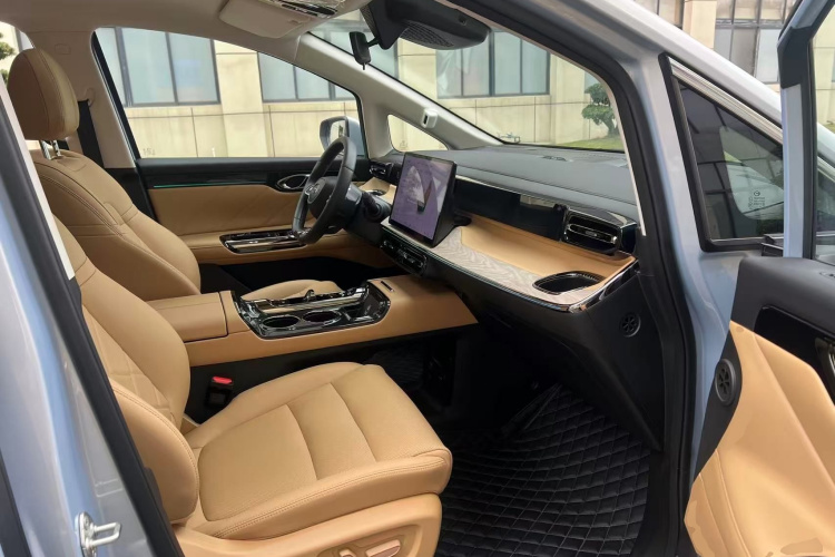 GAC Trumpchi E8 New Energy 2024 car image #24