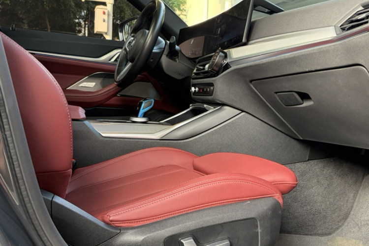 BMW i4 2022 car image #24