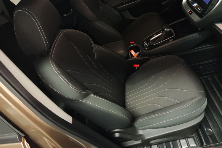 X70M 2020 car image #24