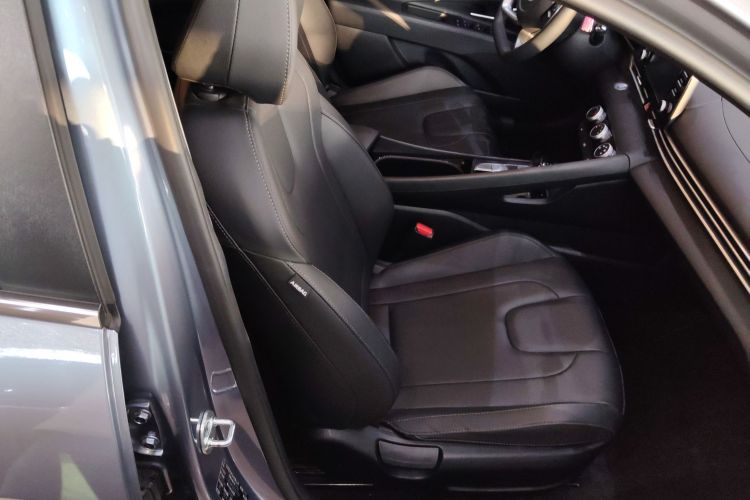 Hyundai Elantra 2024 car image #24