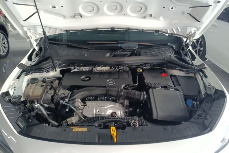 Mercedes-Benz GLA Class 2023 immagine di auto #24