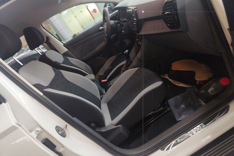 VS5 2019 car image #24