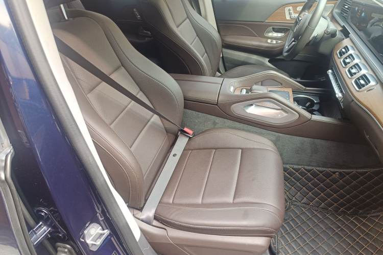 Mercedes-Benz GLE Class 2020 car image #24