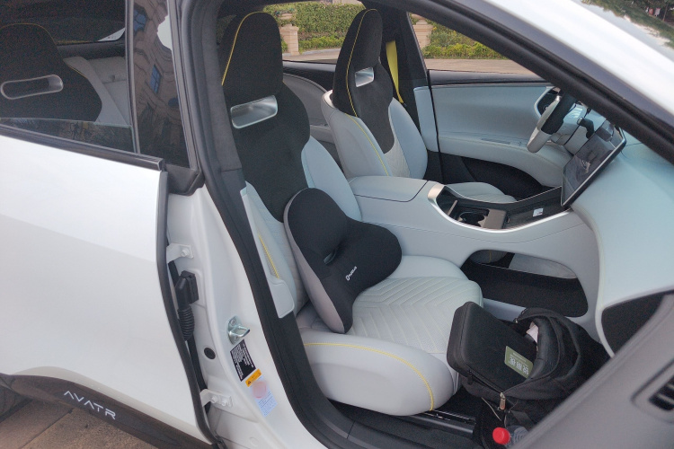 Avatr 11 2024 car image #24