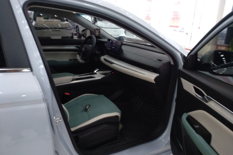 GEELY Emgrand L HiP 2023 صورة سيارة #24