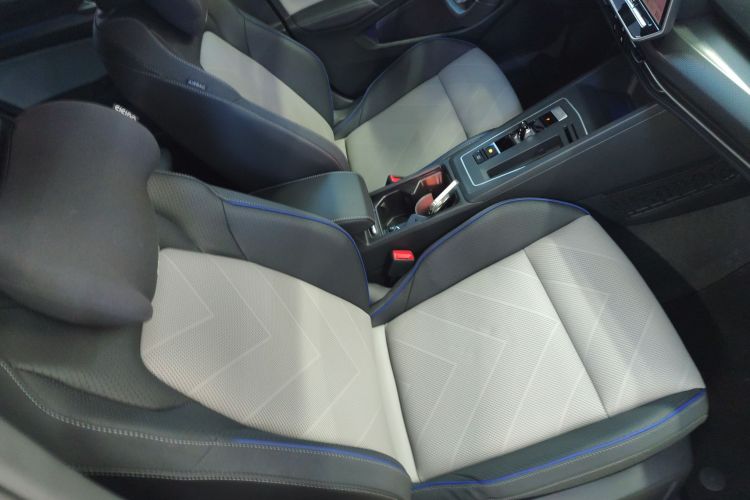 Volkswagen Golf 2024 car image #24