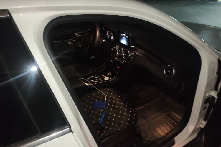 Mercedes-Benz GLC Class 2017 car image #24