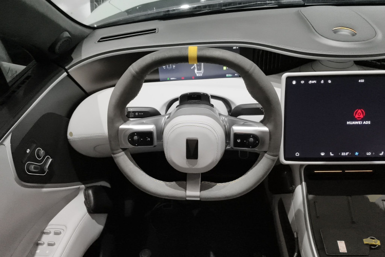 Avatr 11 2023 car image #24