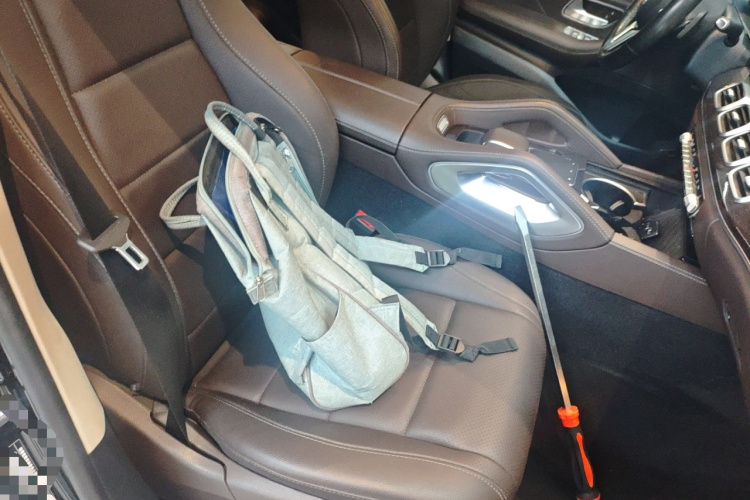 Mercedes-Benz GLE Class 2022 car image #24