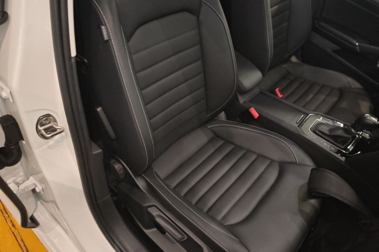 Volkswagen Lamando 2021 car image #24