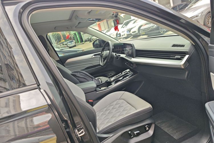 Volkswagen Tavendor 2024 car image #24