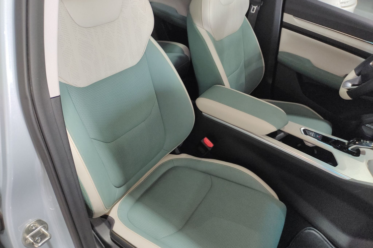 GEELY Emgrand L HiP 2022 car image #24