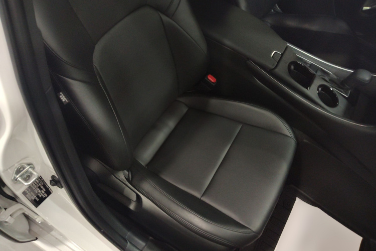 Toyota Avalon 2024 car image #24