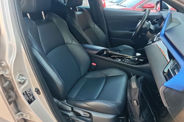 Toyota C-HR 2021 car image #24