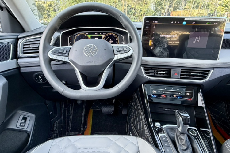 Volkswagen Tayron 2023 immagine di auto #24