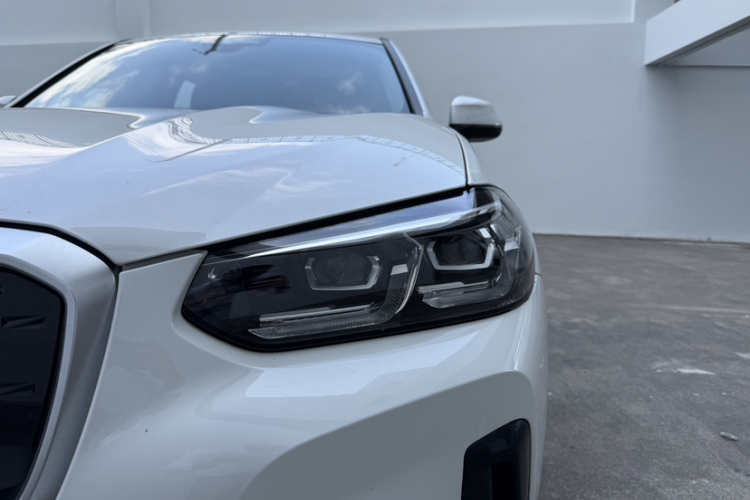 BMW iX3 2023 immagine di auto #24