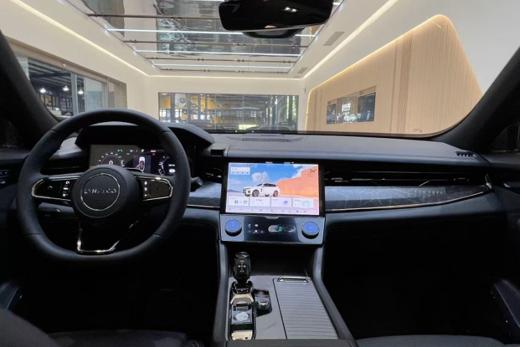 Lynk & Co 09 2022 car image #24