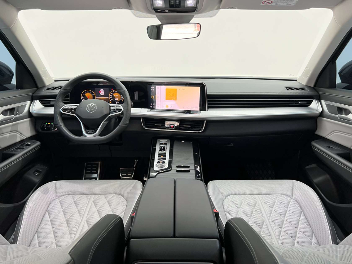 Volkswagen Tavendor 2023 car image #24