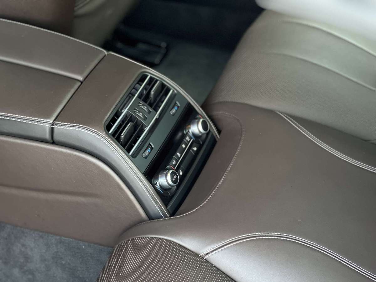 BMW M6 2013 car image #24