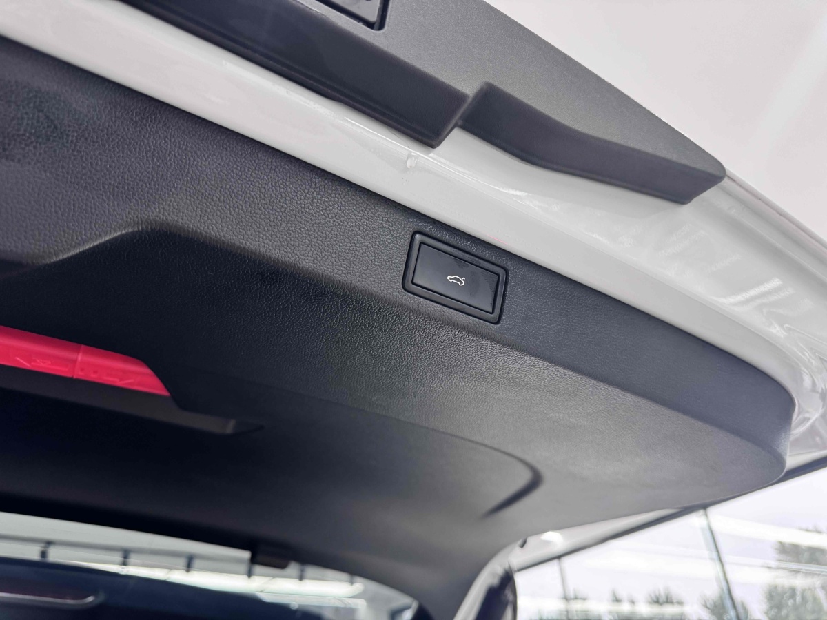 Volkswagen Tavendor 2023 car image #24