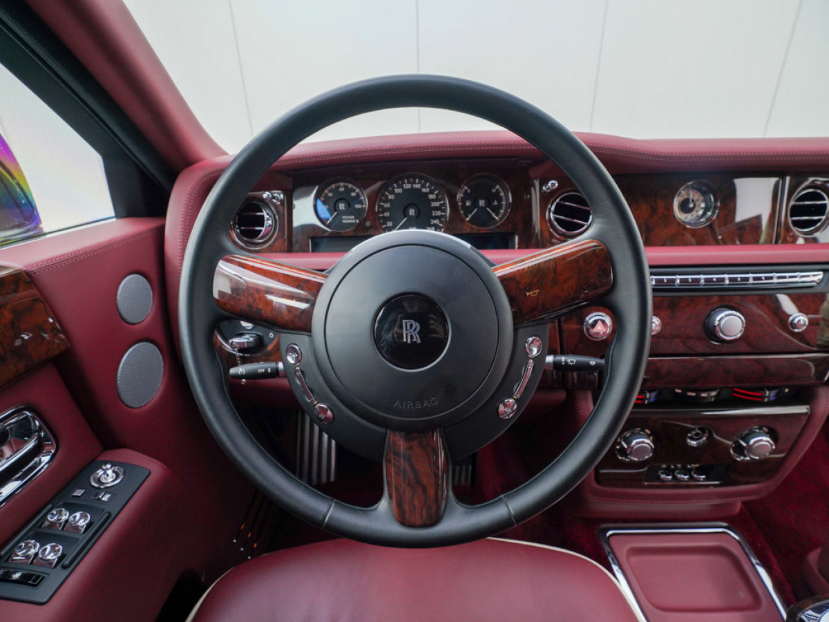 Rolls-Royce Phantom 2016 car image #24