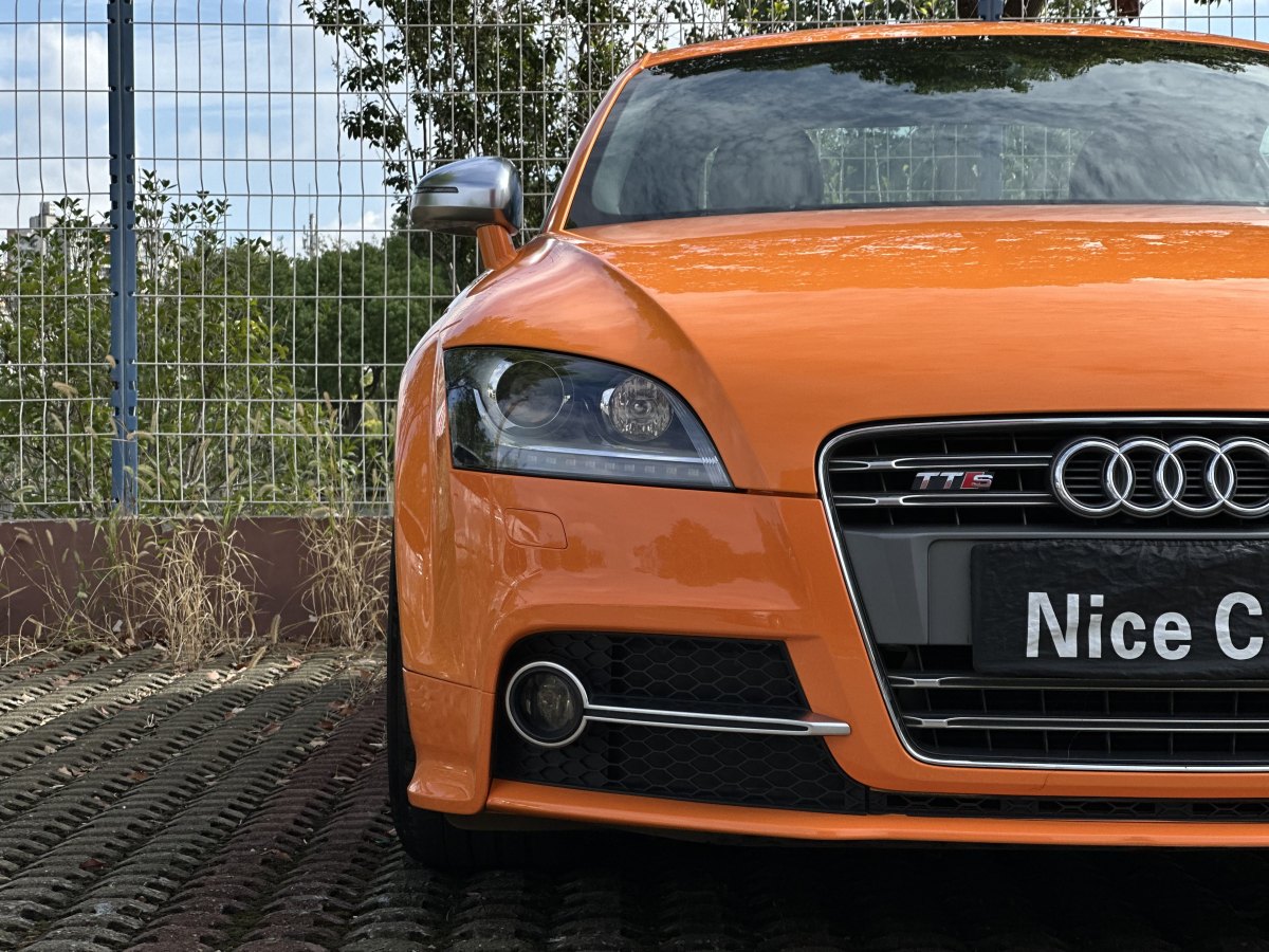 Audi TTS 2011 car image #24