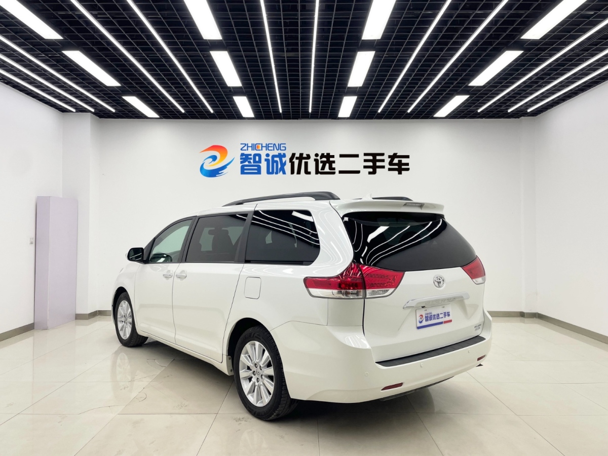 Toyota SIENNA 2010 car image #24