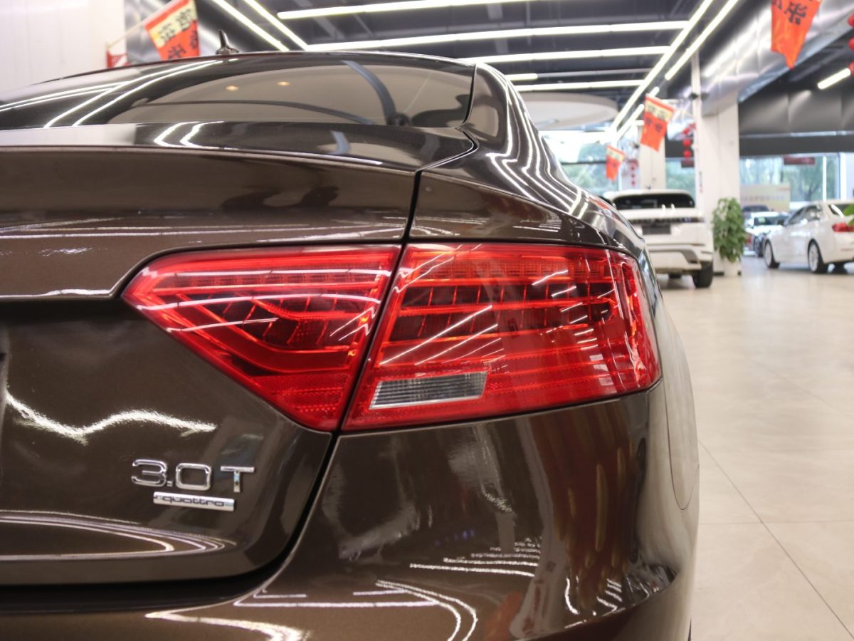 Audi Q6L Sportback e-tron 2012 immagine di auto #24