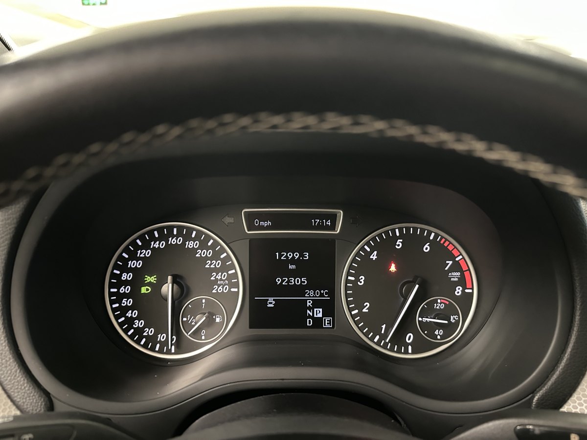 Mercedes-Benz B Class 2012 car image #24