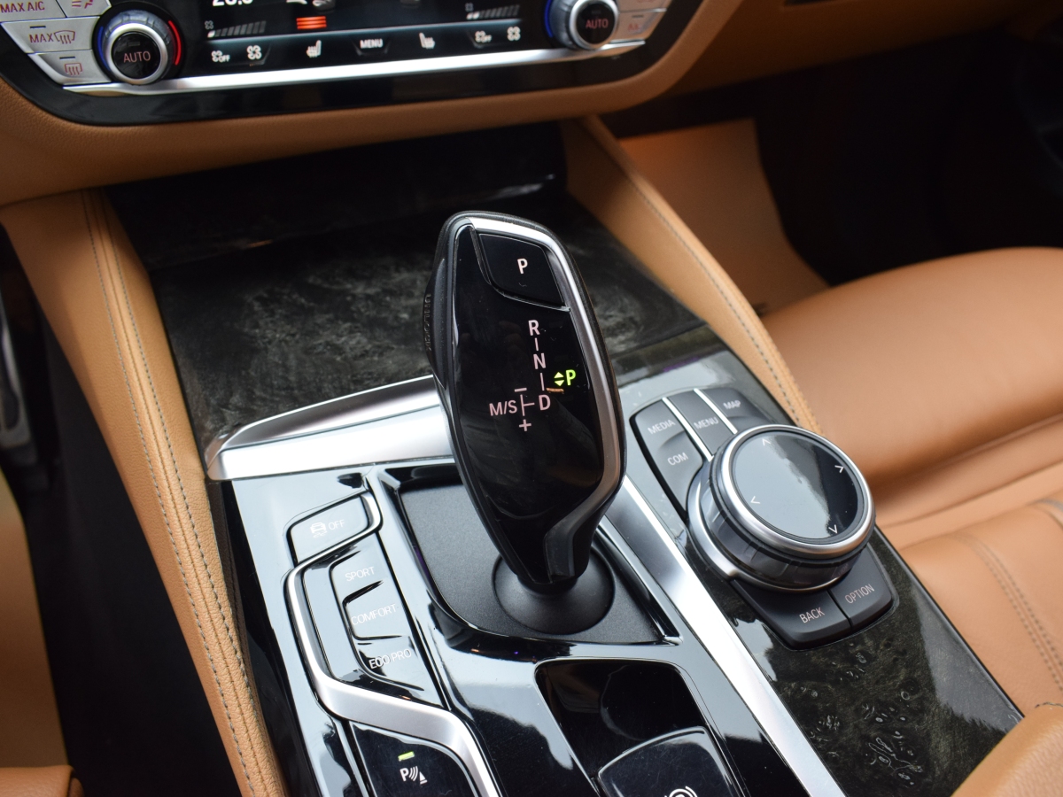 BMW 6 Series GT 2021 car image #24