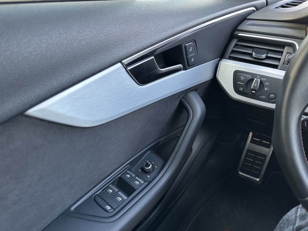 Audi S4 2018 car image #24