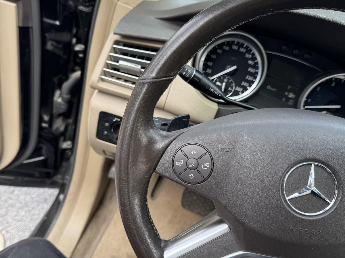 Mercedes-Benz R Class 2013 car image #24