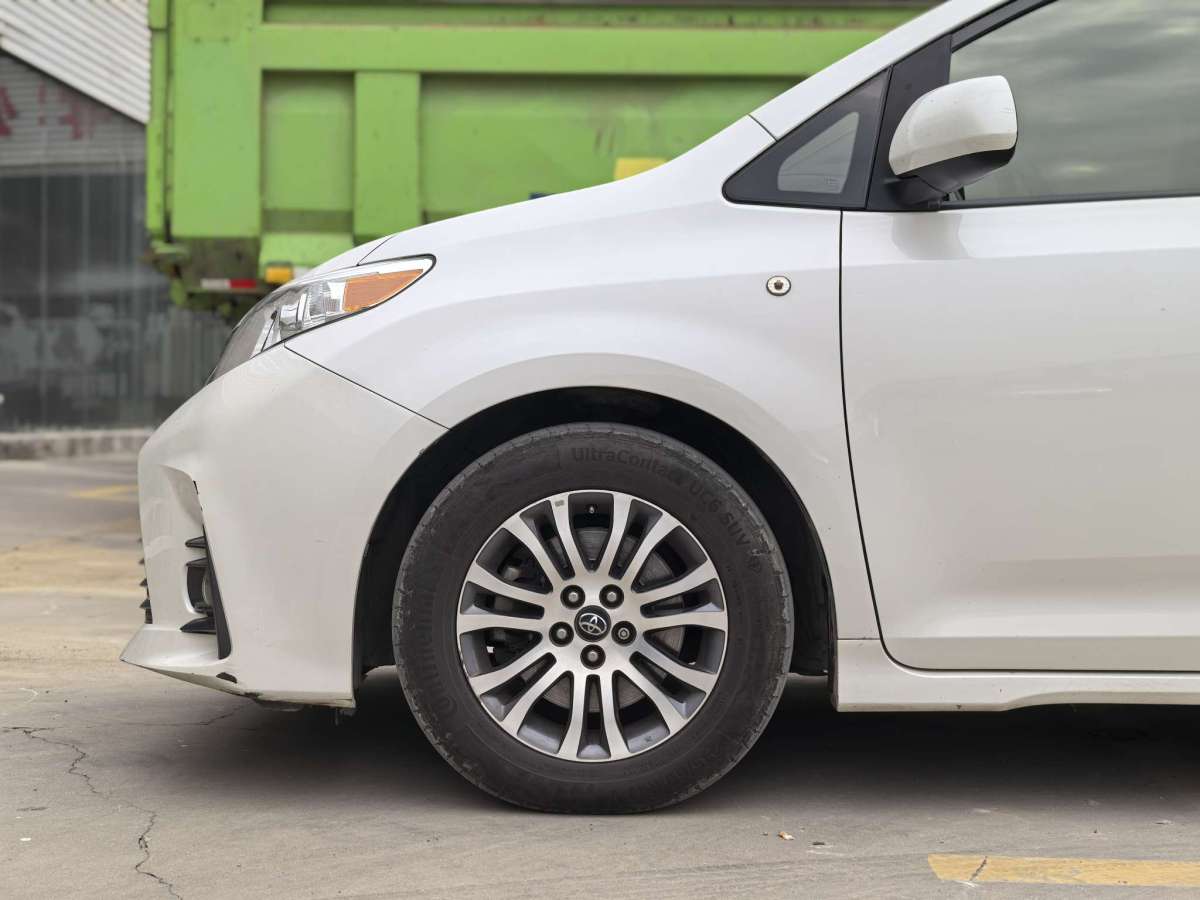 Toyota SIENNA 2019 صورة سيارة #24