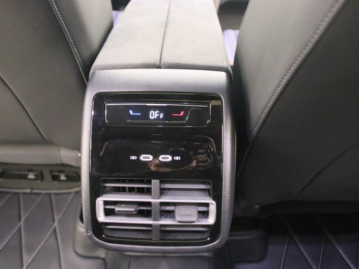 Volkswagen Tiguan L 2024 immagine di auto #24