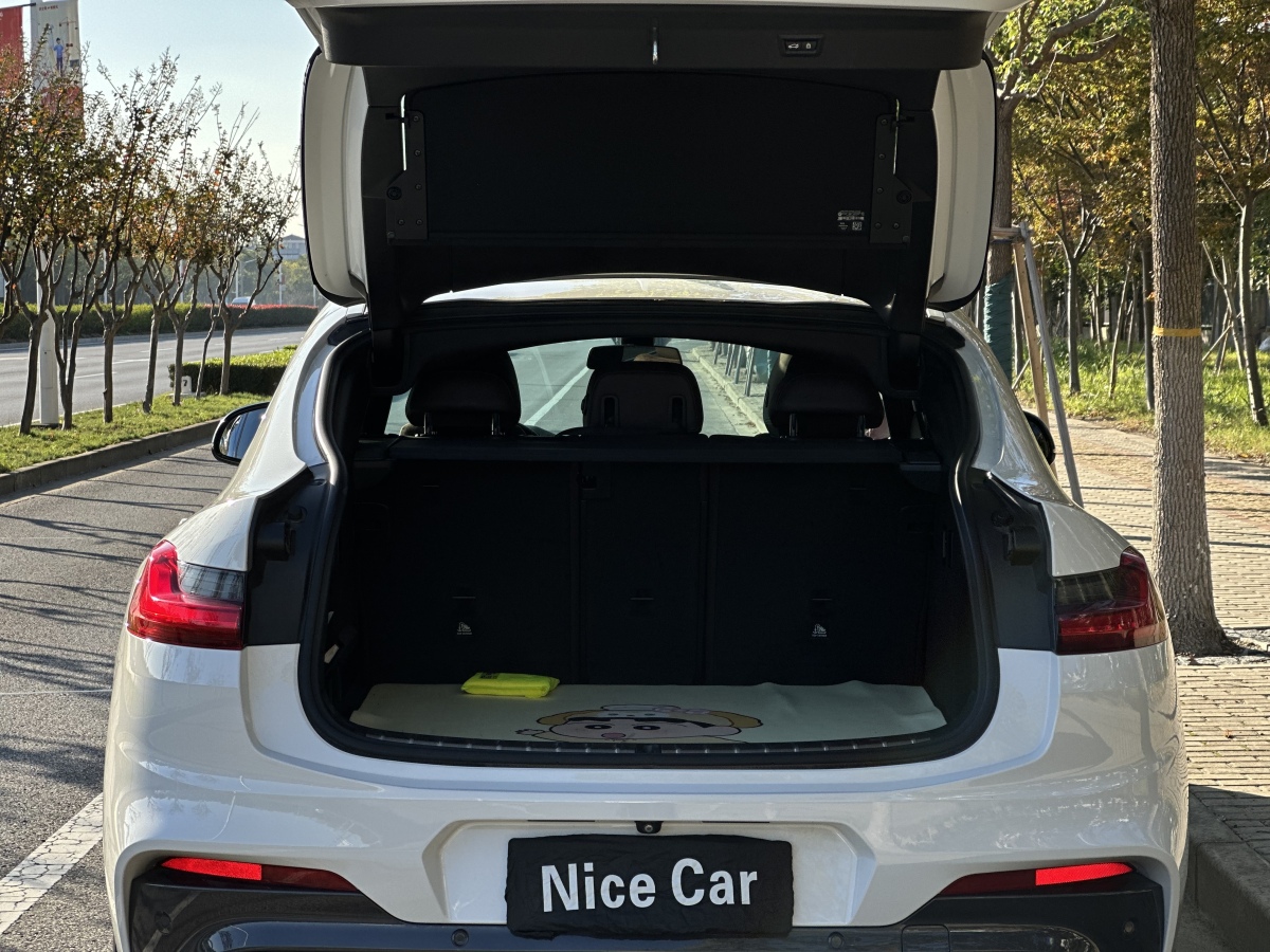 BMW X4 M 2018 immagine di auto #24