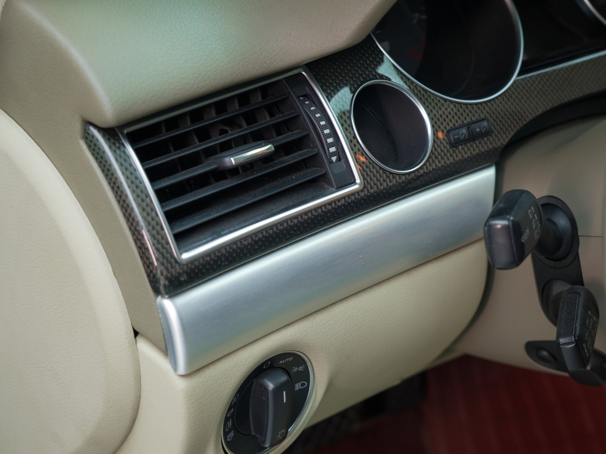 Audi S8 2009 car image #24