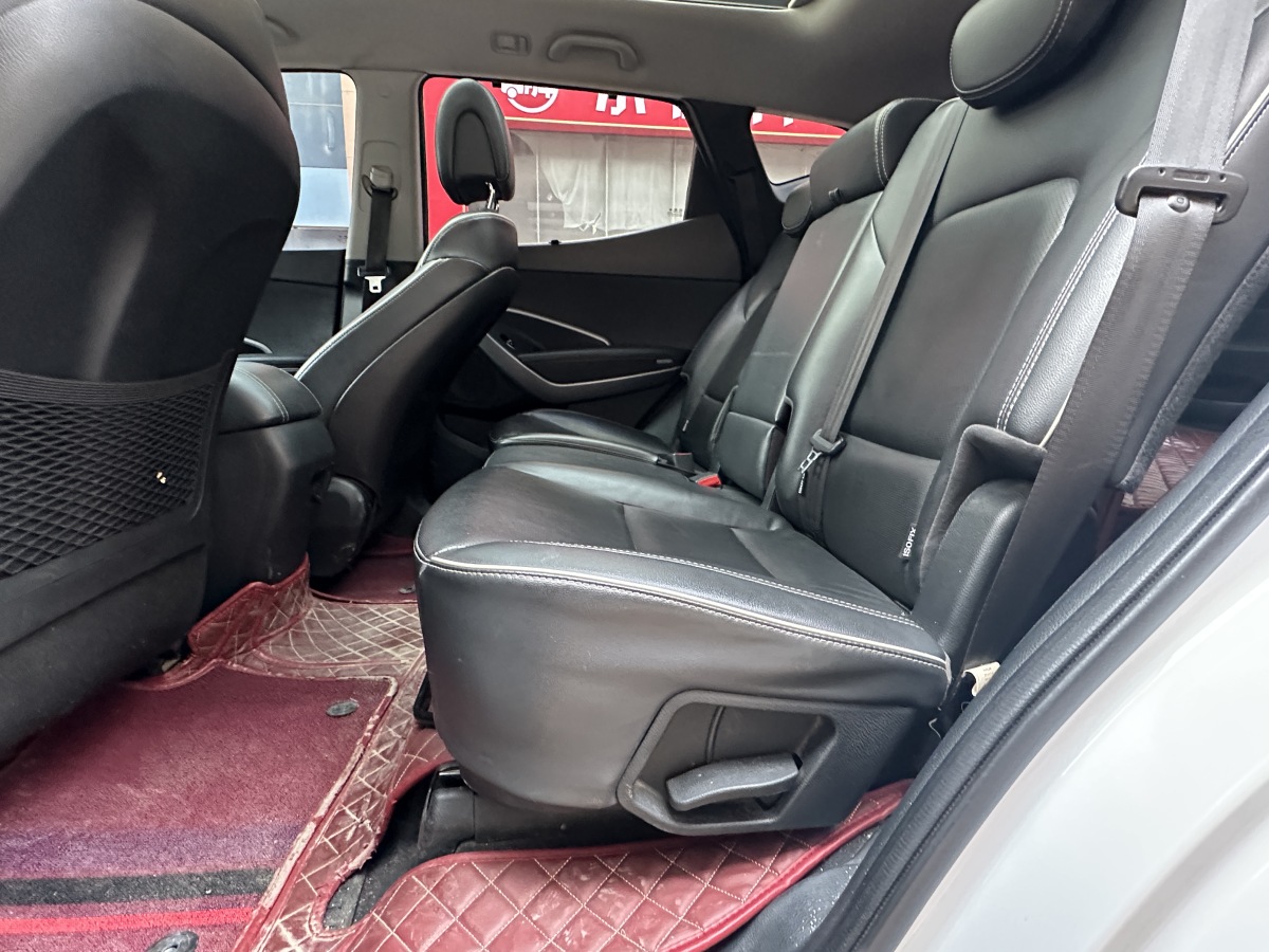 Hyundai Santa Fe 2018 car image #24