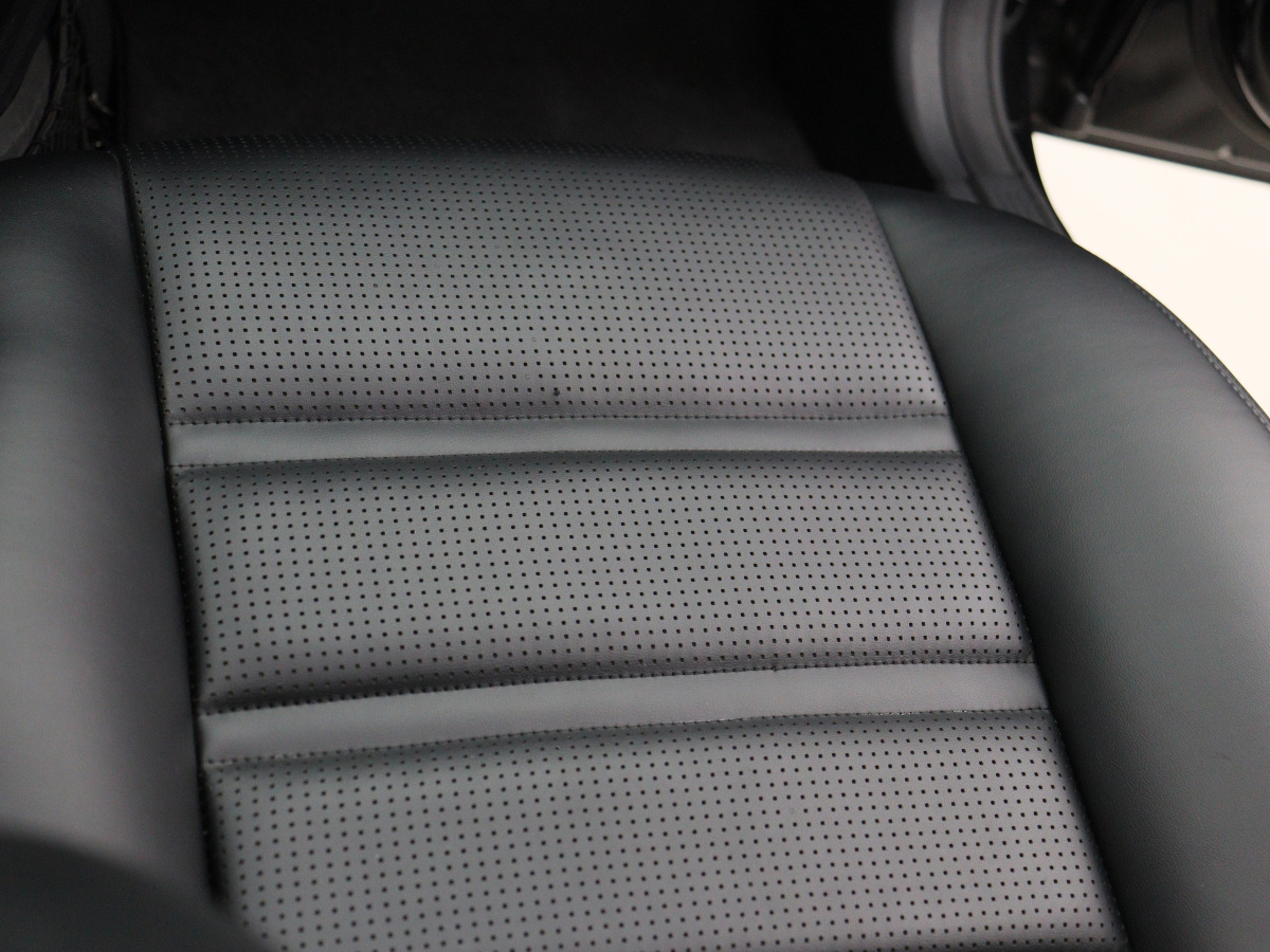 Mercedes-Benz 2012 car image #24