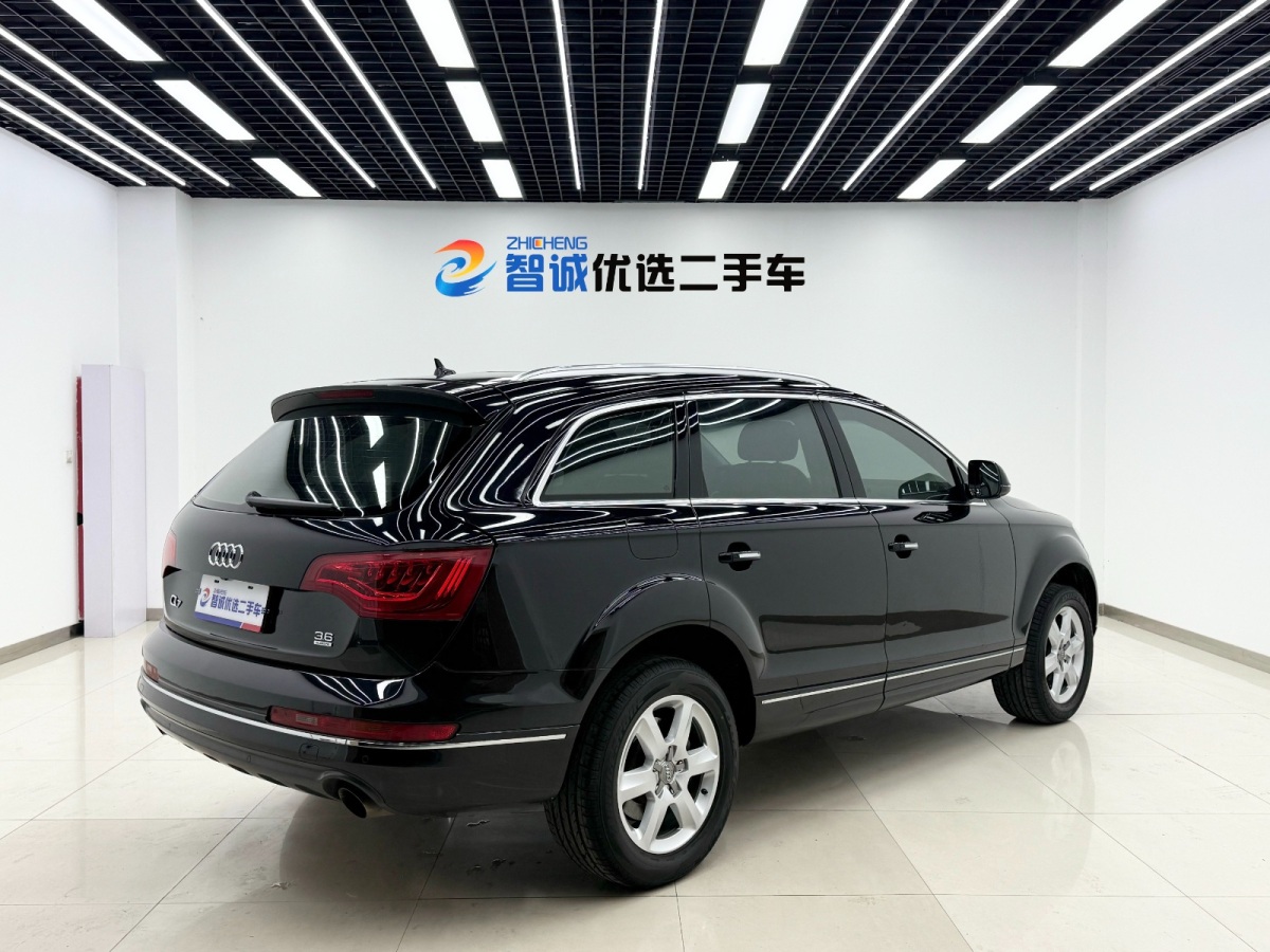 Audi Q7 2010 car image #24