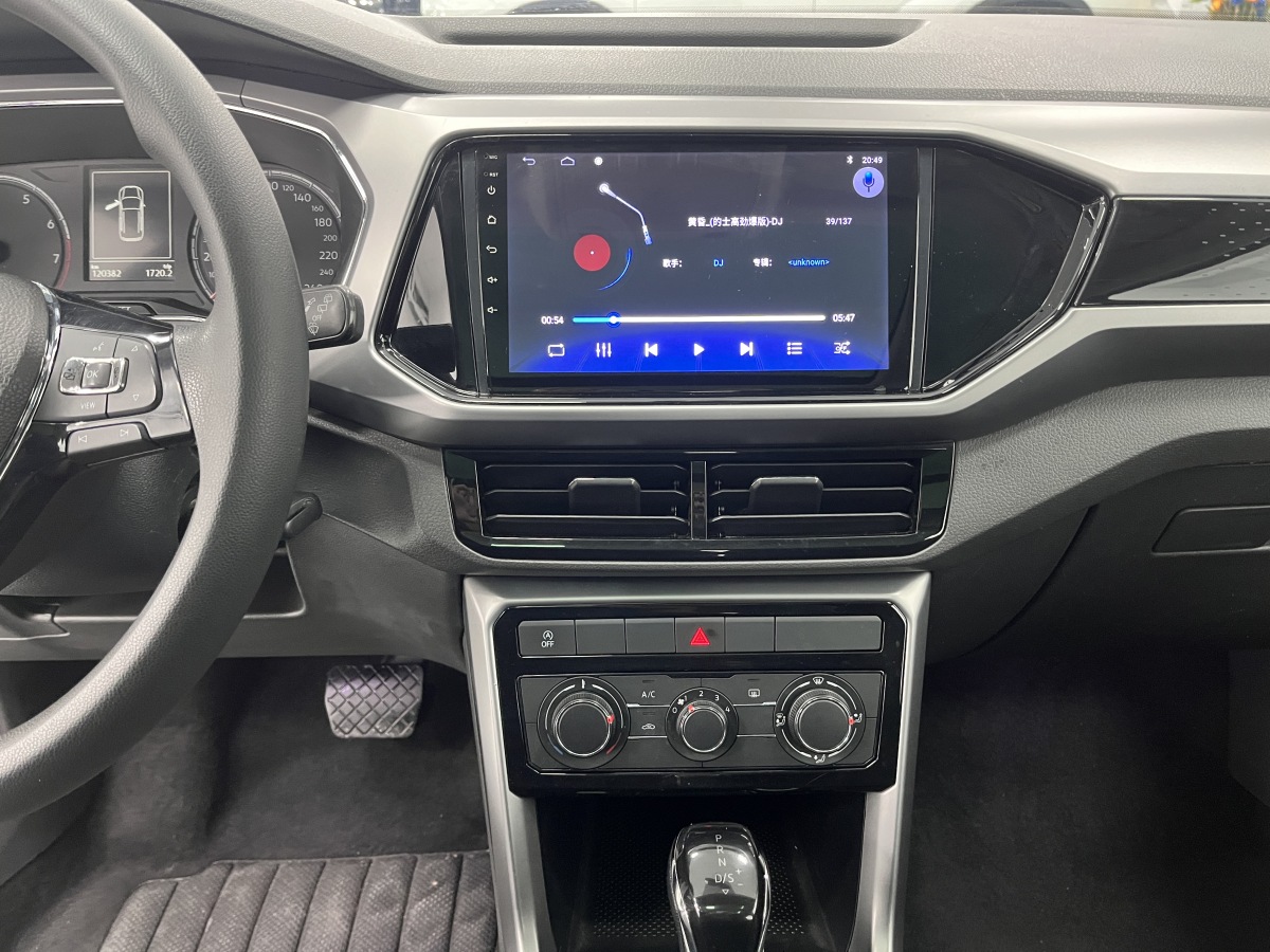 Volkswagen T-Cross 2019 car image #24