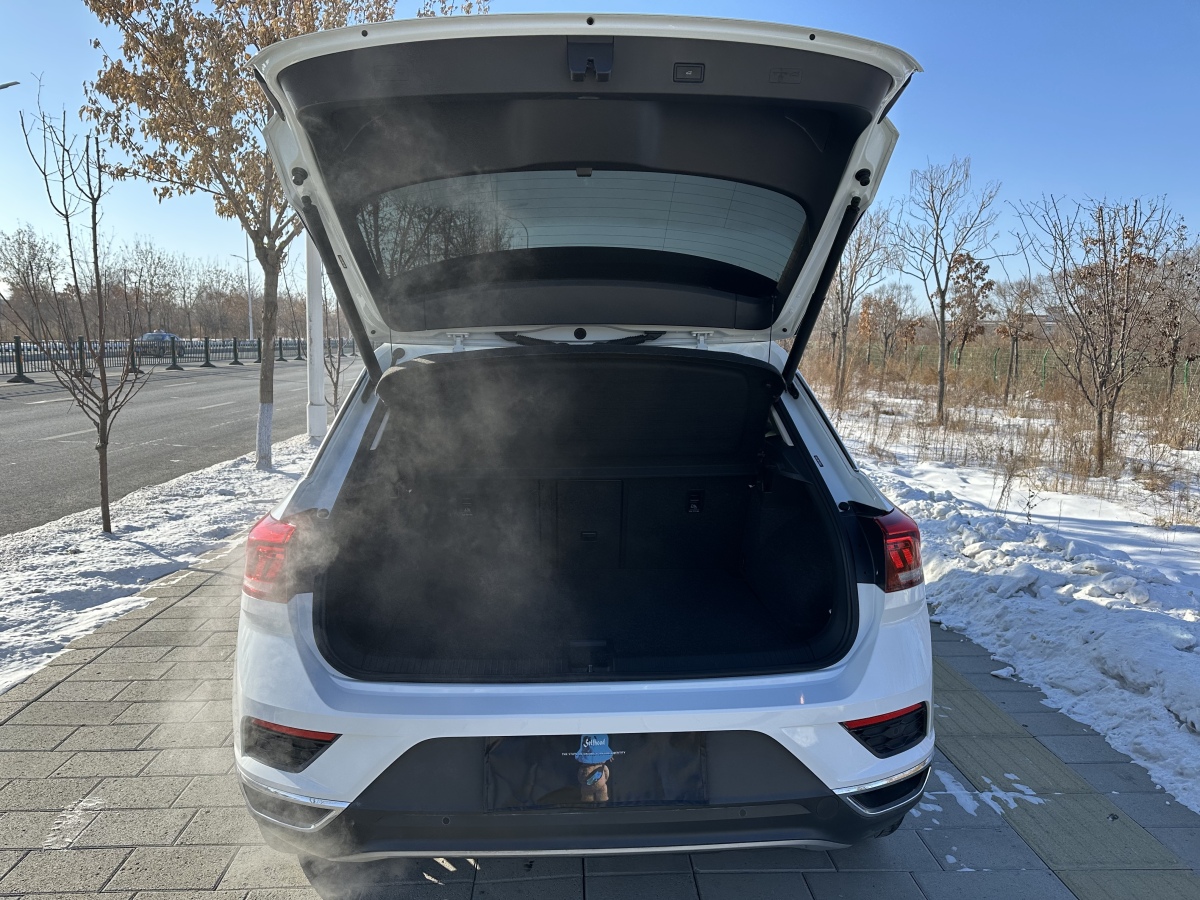 Volkswagen T-Roc 2021 car image #24