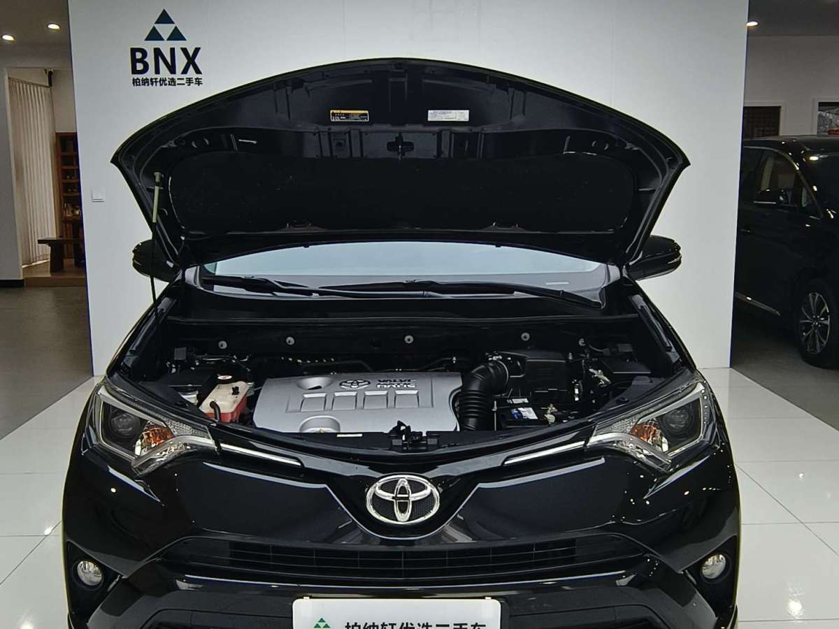 Toyota RAV4 2019 car image #24