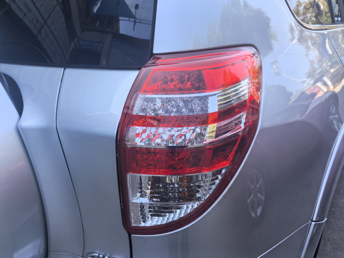Toyota RAV4 2012 car image #24