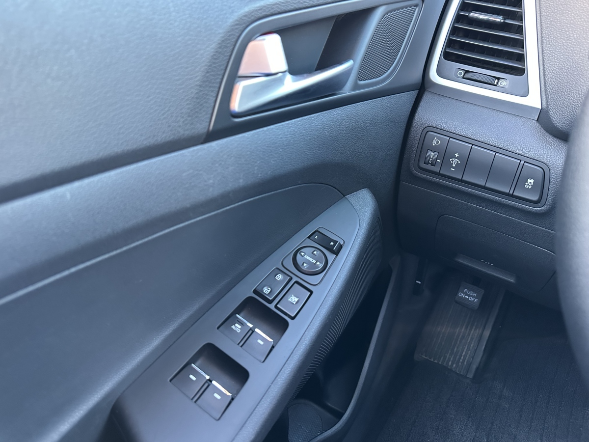 Hyundai Tucson 2016 car image #24