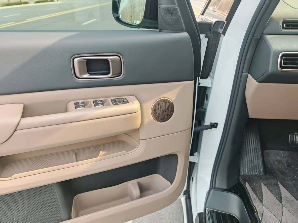 理想汽车 理想MEGA 2025 汽车图片 #24